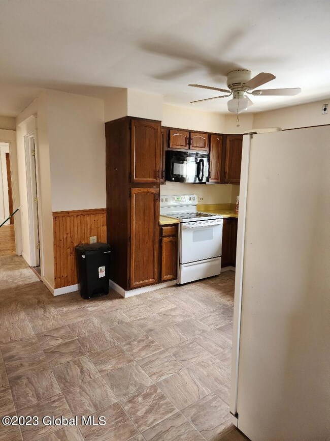 342 Taylor Ct, Troy, NY 12180 - photo 4