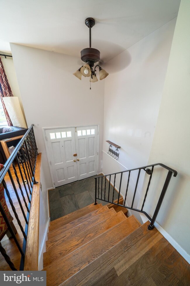 16504 Forest Mill Ct, Laurel, MD 20707 - photo 2