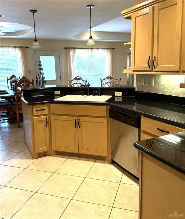 3318 Country Club Dr N, Edinburg, TX 78542 - photo 7