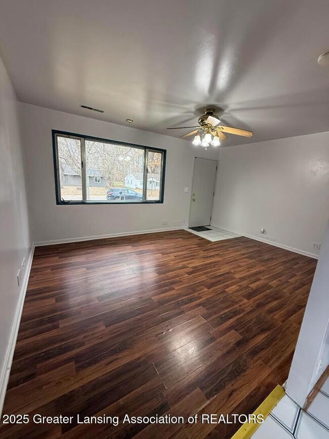 1321 Pompton Cir, Lansing, MI 48910 - photo 6