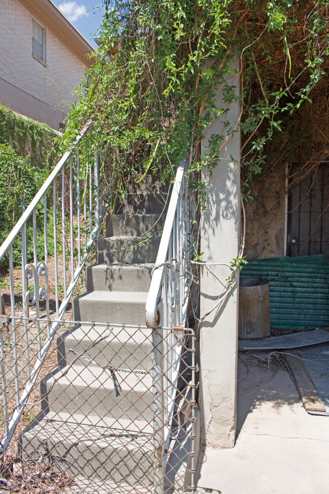 2712 Frankfort Ave, El Paso, TX 79930 - photo 4