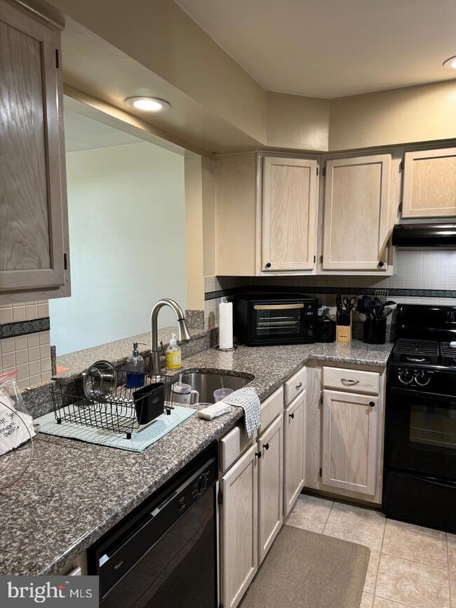 807 Kirby Way unit 807, Mount Laurel, NJ 08054 - photo 6