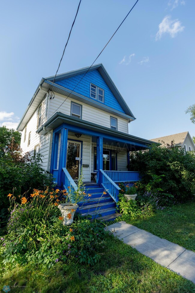 813 11th Ave N 002