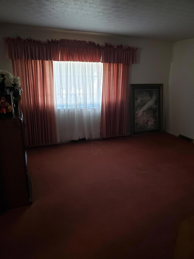 197 S Napoleon Ave, Columbus, OH 43213 - photo 3