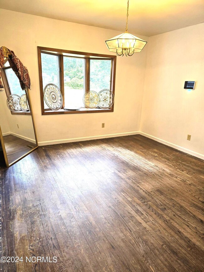 502 Jarman St, Jacksonville, NC 28540 - photo 4