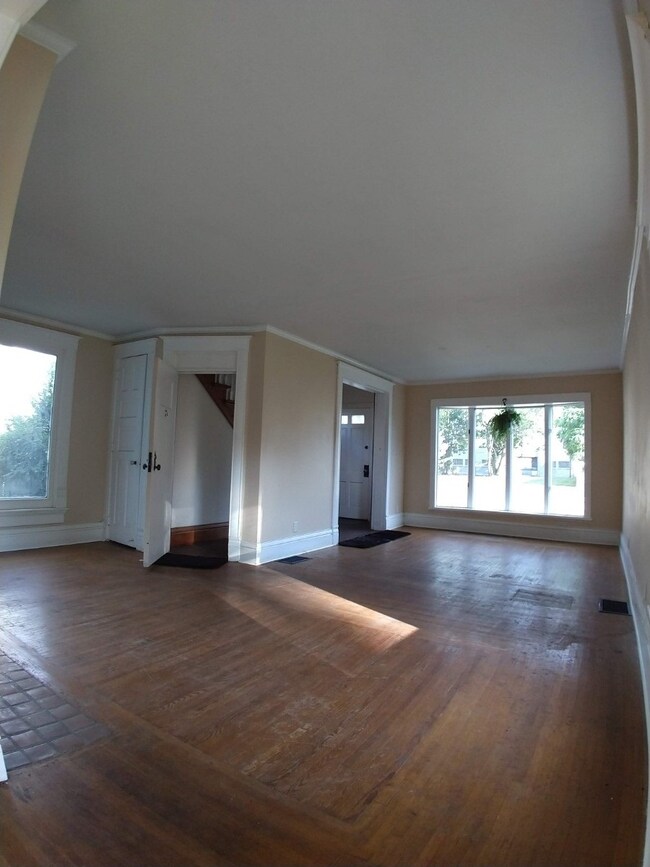 626 W Marion St, Elkhart, IN 46516 - photo 5