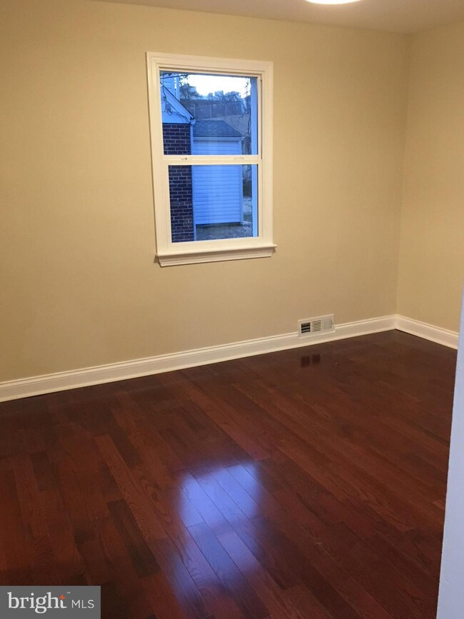 7717 Emerson Rd, Hyattsville, MD 20784 - photo 3