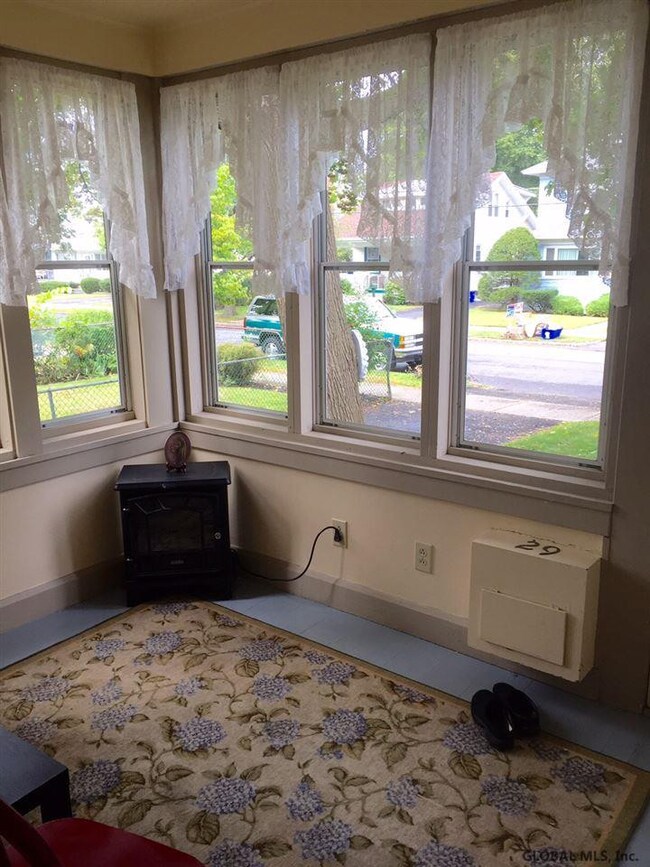 29 Holmes Ct, Albany, NY 12209 - photo 2