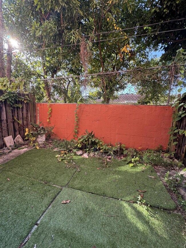 680 Tennis Club Dr unit 107, Fort Lauderdale, FL 33311 - photo 6