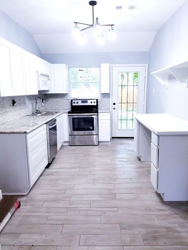 3405 Goodhope St, Houston, TX 77021 - photo 3