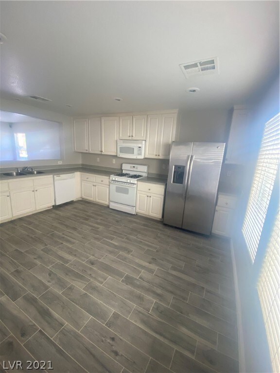 4694 Ametrine Ct, Las Vegas, NV 89139 - photo 4