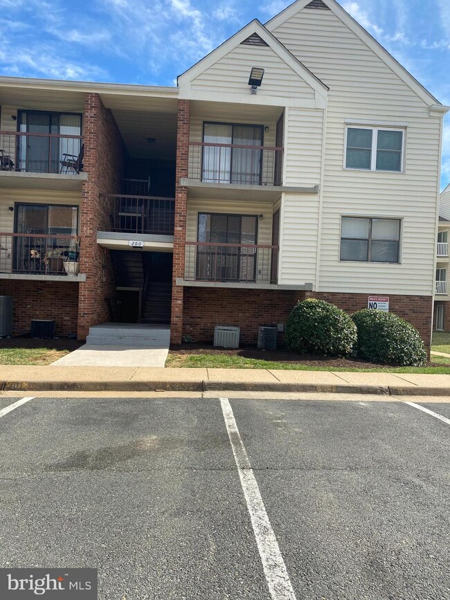 200 Chesterfield Ln unit 203, Stafford, VA 22556 - photo 2