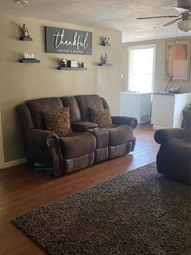 4604 Los Angeles St, Houston, TX 77026 - photo 3