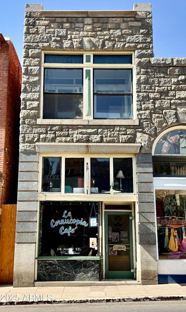 14 Main St