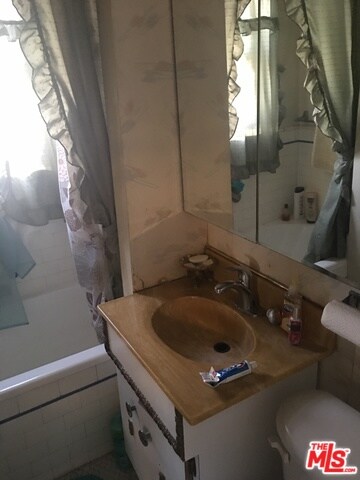 2319 Hillcrest Dr, Los Angeles, CA 90016 - photo 7