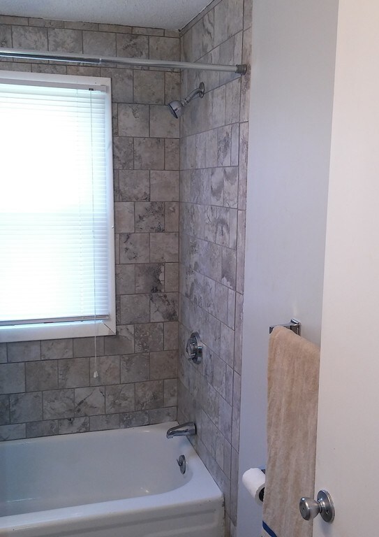 16 Leatherleaf Cir, Springfield, MA 01109 - photo 6