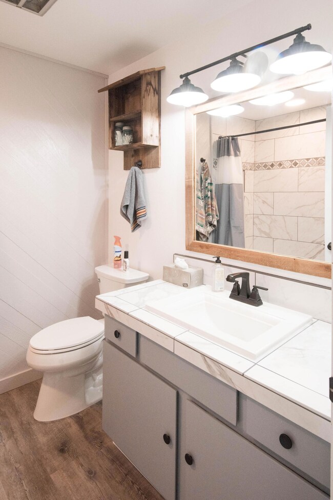 1449 SW 17th St - 1st Bathroom 1
