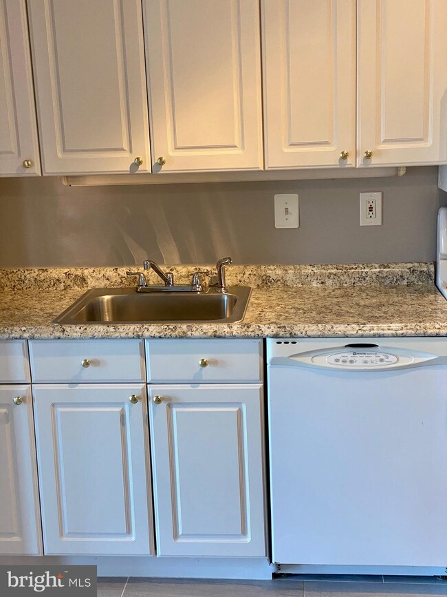 The Imperial unit 711, Baltimore, MD 21215 - photo 7