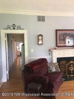 1690 Lr and hall