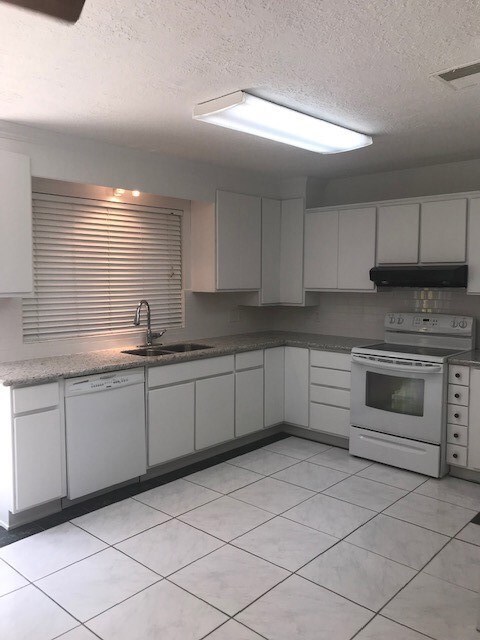 4926 Glendower Dr, Spring, TX 77373 - photo 4