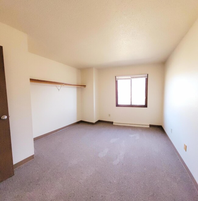 520 N Grant St unit 5, Blue Earth, MN 56013 - photo 7