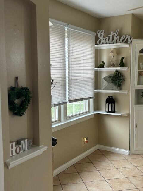 316 E Royal Forest Blvd, Columbus, OH 43214 - photo 7