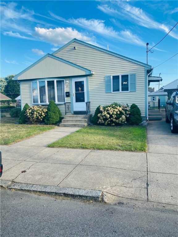 27 Busby St, Pawtucket, RI 02860 - photo 4