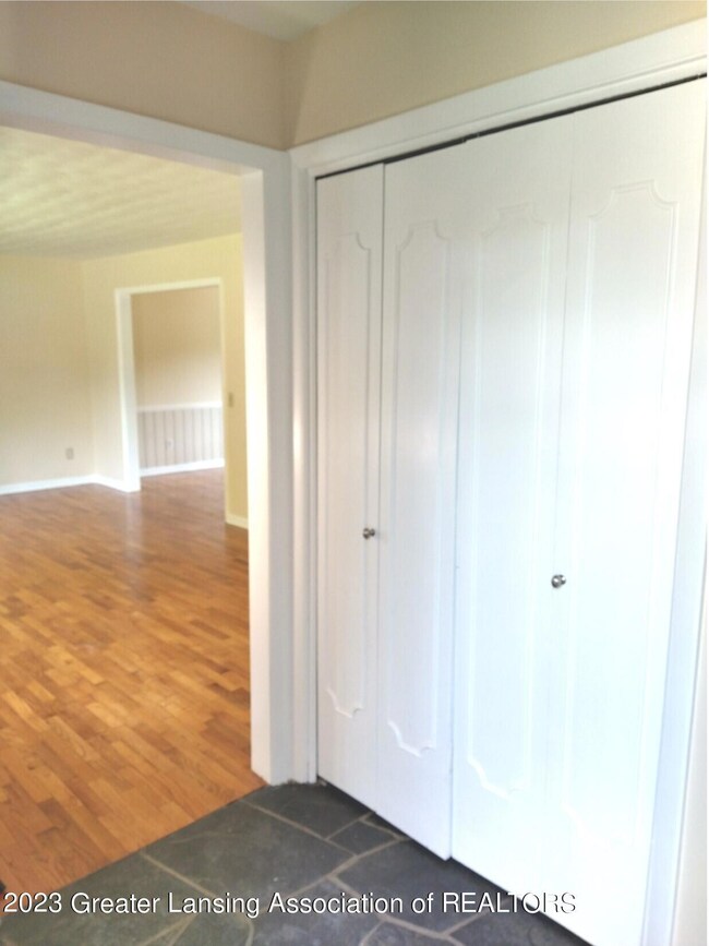 Pamela Place - Foyer