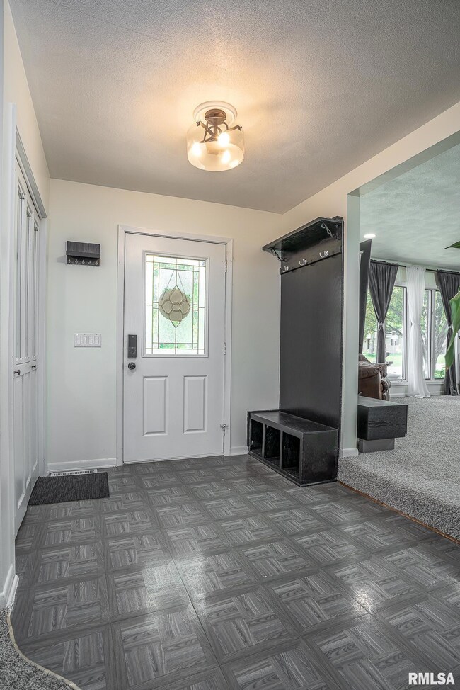 4017 N Fillmore St, Davenport, IA 52806 - photo 5