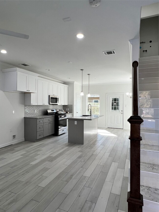 1047 Marcolin St unit AB, Houston, TX 77088 - photo 3