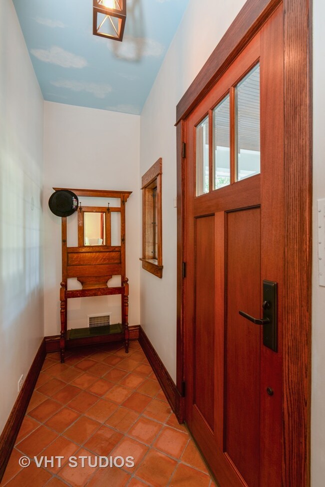 4826 N Bell Ave, Chicago, IL 60625 - photo 2