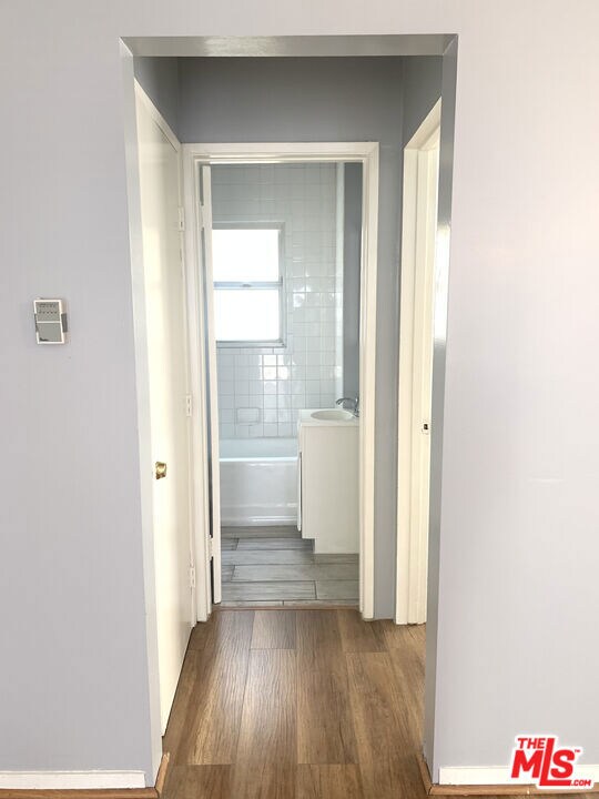 4814 W 17th St, Los Angeles, CA 90019 - photo 4