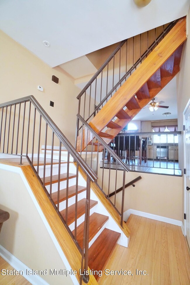 12 Simmons Ln, Staten Island, NY 10314 - photo 3
