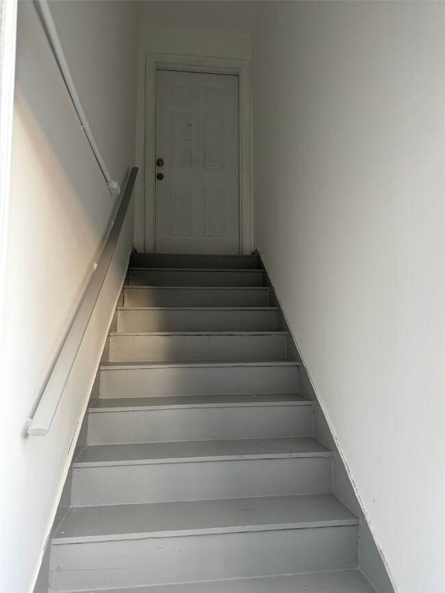 411 Lindale St unit B, Houston, TX 77022 - photo 3