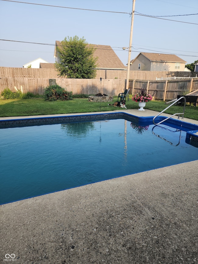 409 Emerson Dr, Fortville, IN 46040 - photo 2