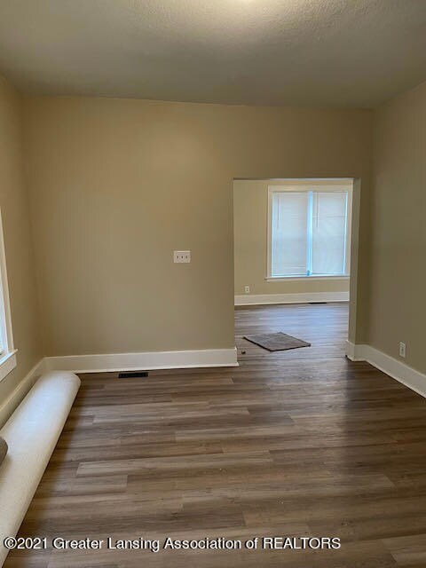 716 W Lapeer St, Lansing, MI 48915 - photo 7