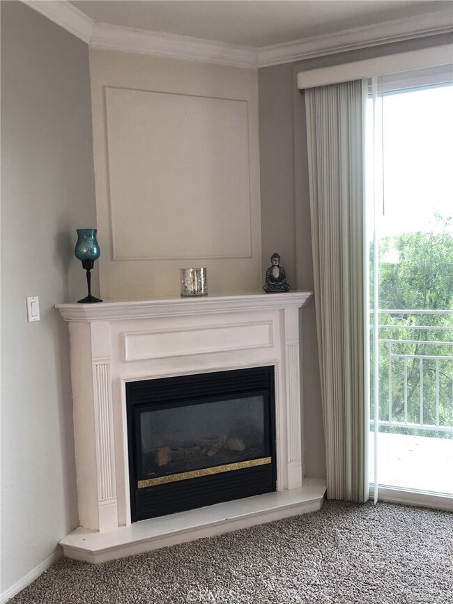 5260 Premiere Hills Cir unit 204, Woodland Hills, CA 91364 - photo 3