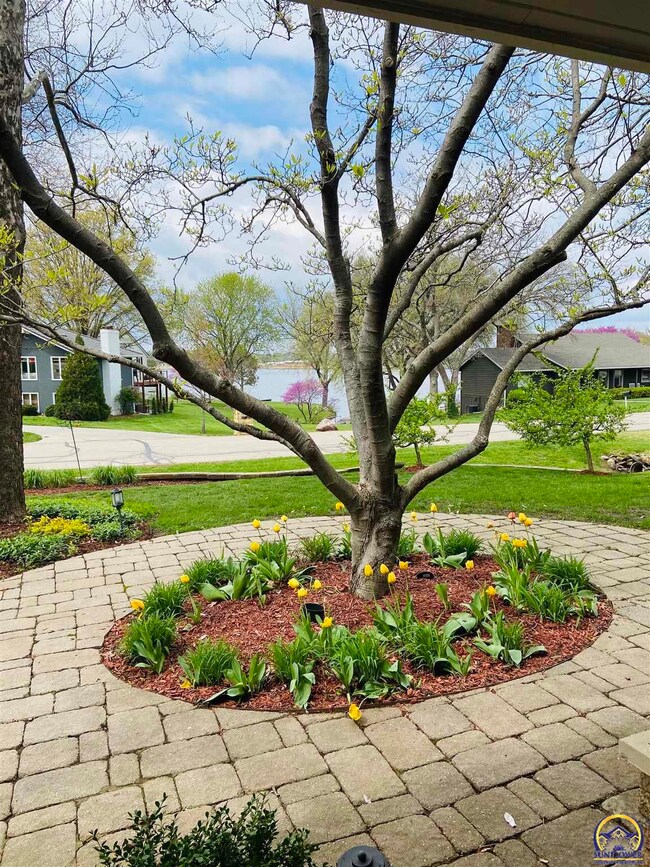 6471 SW Suffolk Rd, Topeka, KS 66610 - photo 2