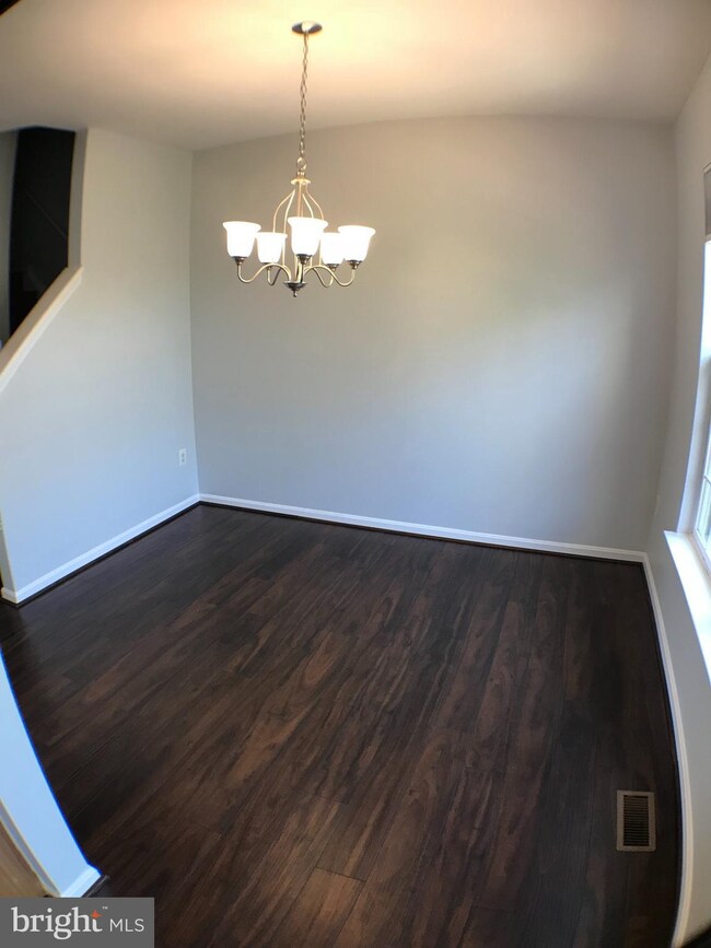 10296 Butternut Cir, Manassas, VA 20110 - photo 6