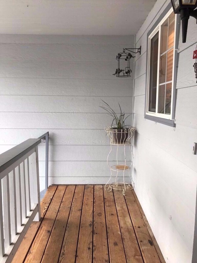 568 Village Dr unit 24, Central Point, OR 97502 - photo 2