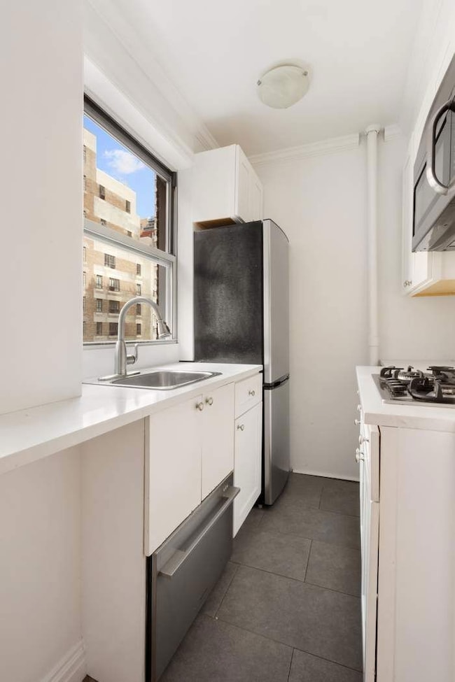 The Manor unit 910, New York, NY 10017 - photo 3