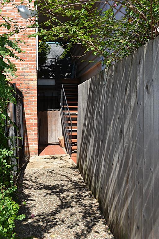 1710 Brun St unit 10, Houston, TX 77019 - photo 2