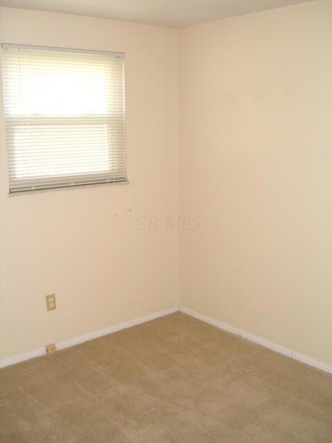 3806 Adell Rd, Columbus, OH 43228 - photo 6