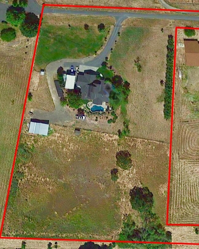 4223 Tami Ln, Central Point, OR 97502 - photo 3