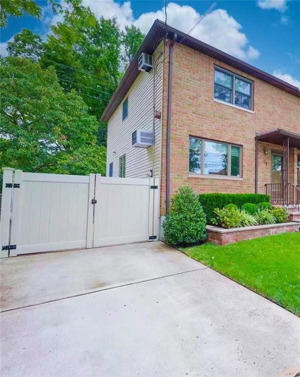 54 S Railroad Ave, Staten Island, NY 10305 - photo 3