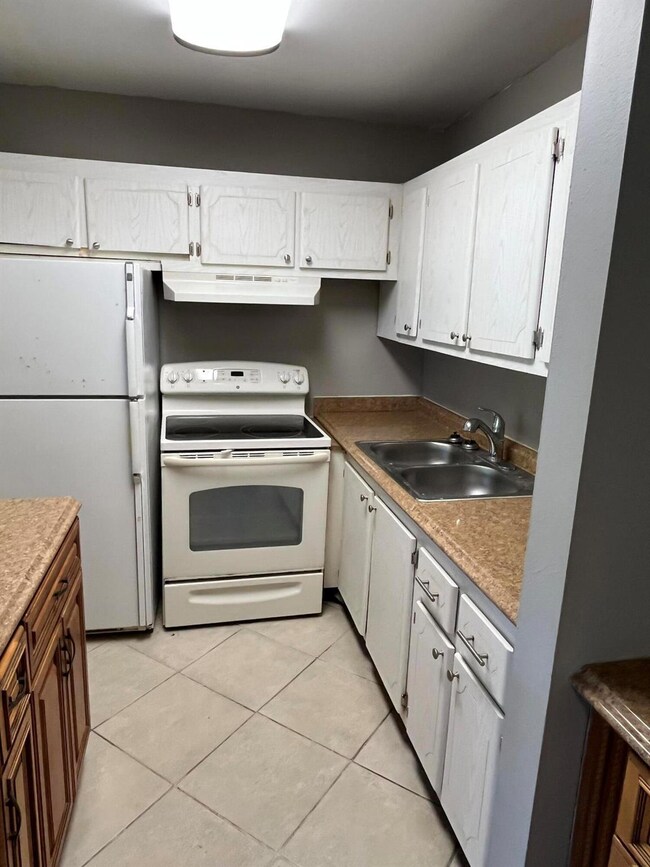 276 Camden L, West Palm Beach, FL 33417 - photo 3