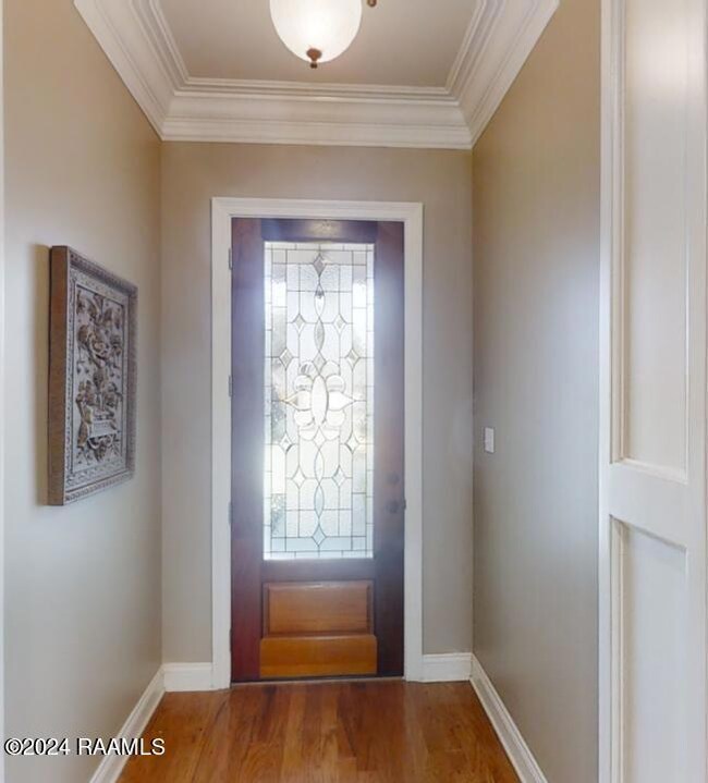 1- foyer 208-Cresthill-Dr-Youngsville-LA