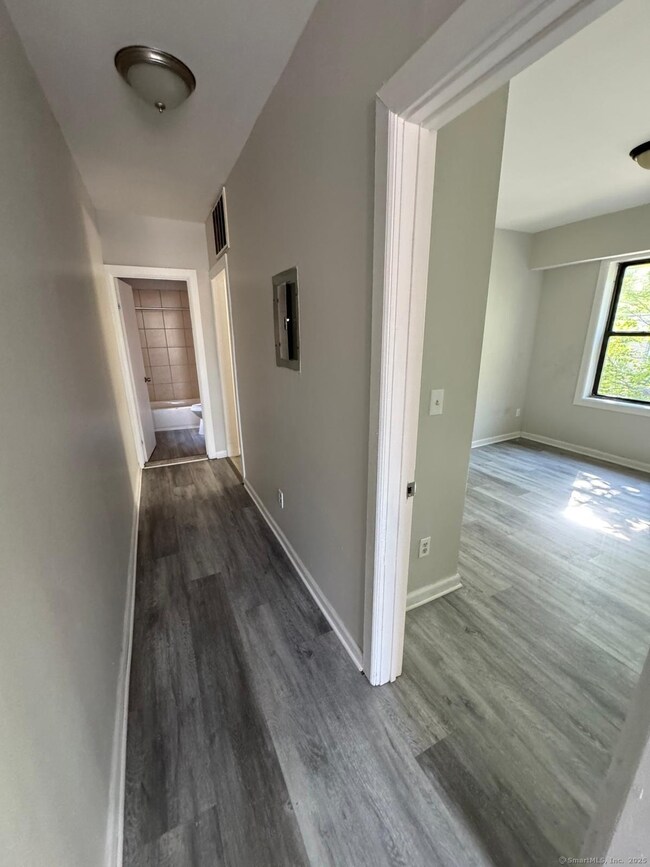 1071 Pembroke St unit 2E, Bridge Port, CT 06608 - photo 7