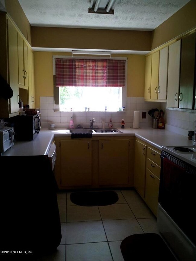 BK another view of kitchen