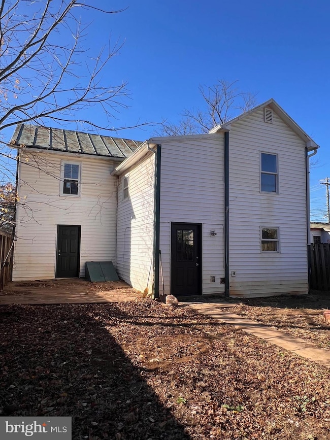 211 N Mildred St, Charles Town, WV 25414 - photo 4